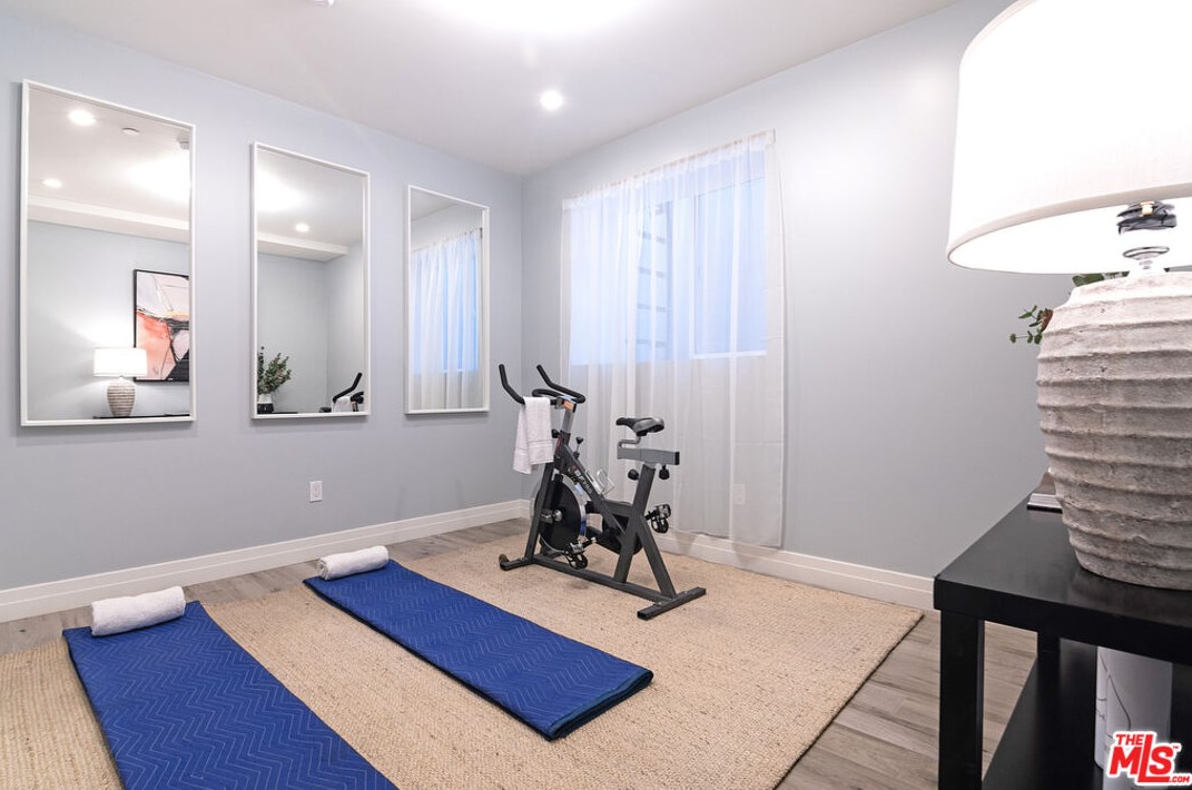 430 Highland Ave, Los Angeles CA  90036-2628 exterior