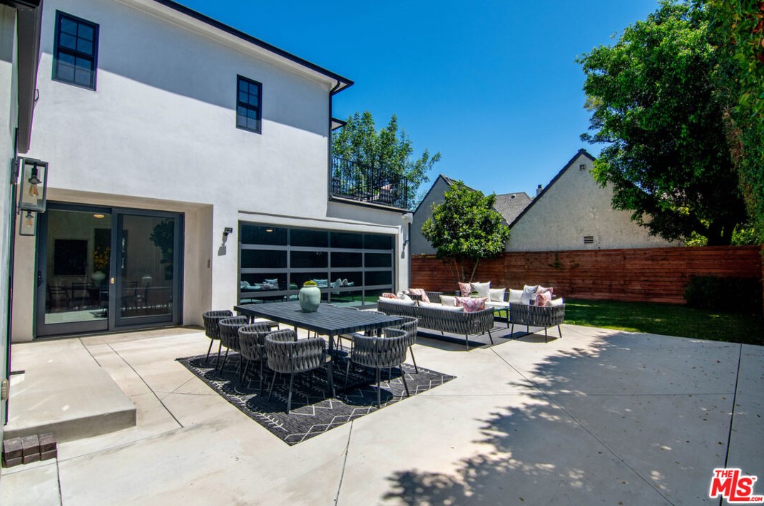 430 Highland Ave, Los Angeles CA  90036-2628 exterior