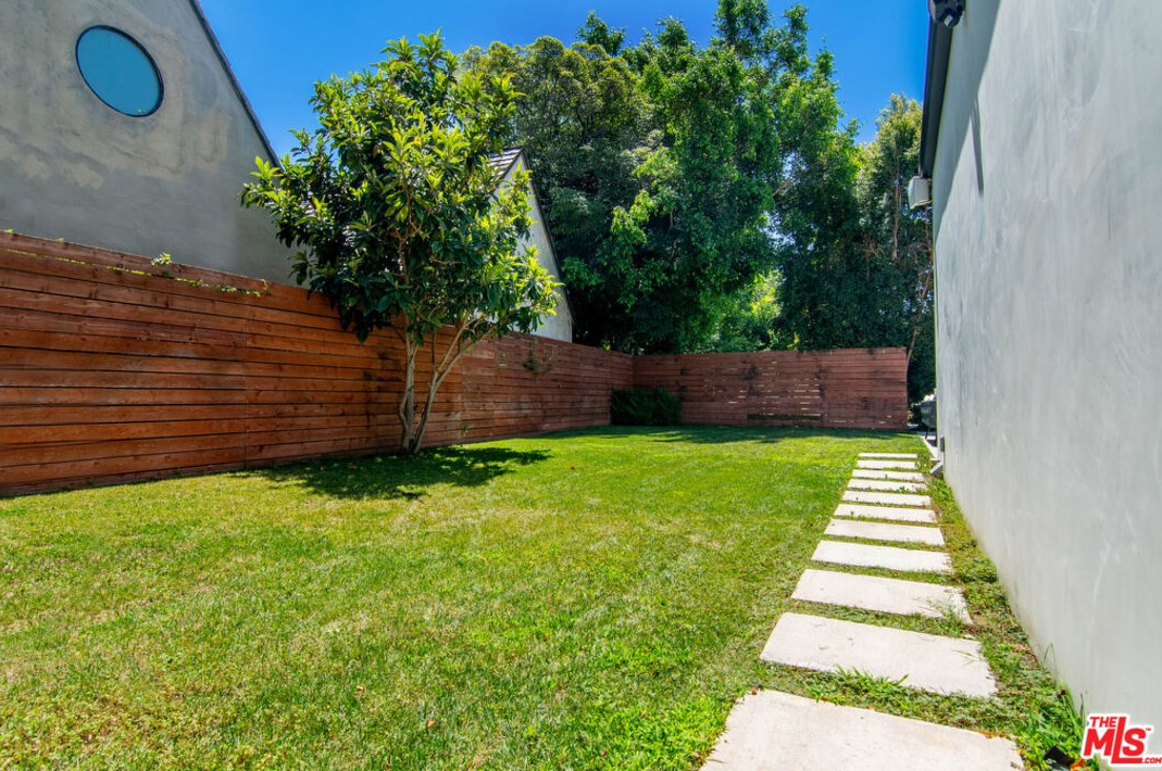 430 Highland Ave, Los Angeles CA  90036-2628 exterior