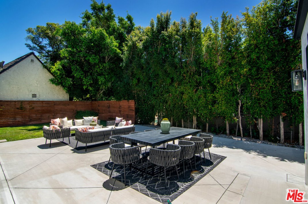430 Highland Ave, Los Angeles CA  90036-2628 exterior