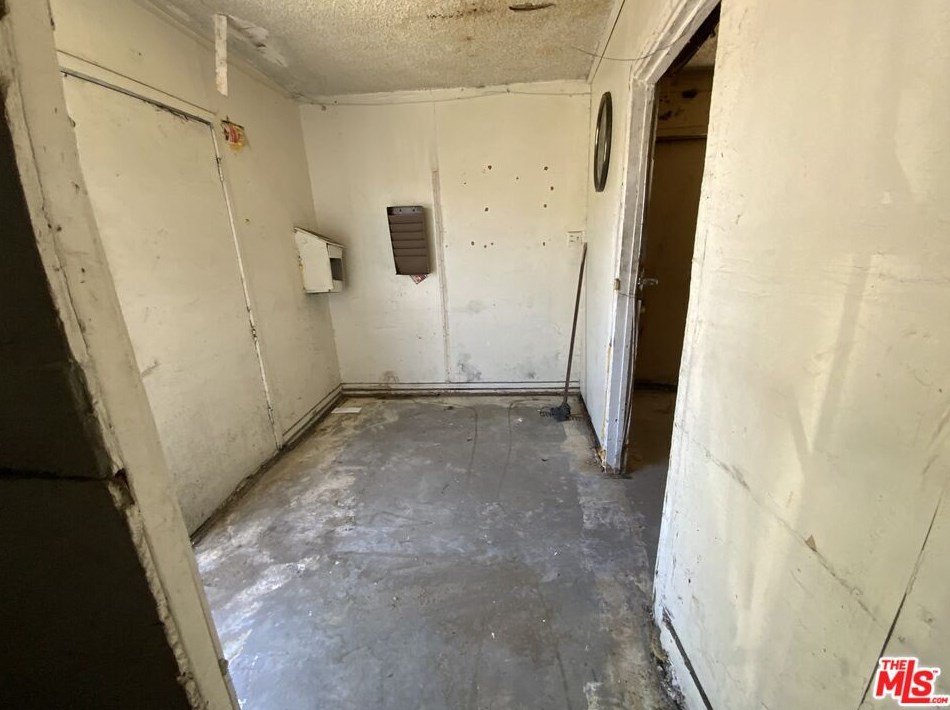 4601 Hoover St, Los Angeles, CA 90037-1913