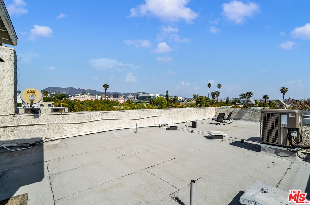 815 Las Palmas Ave, Los Angeles CA  90038-3550 exterior