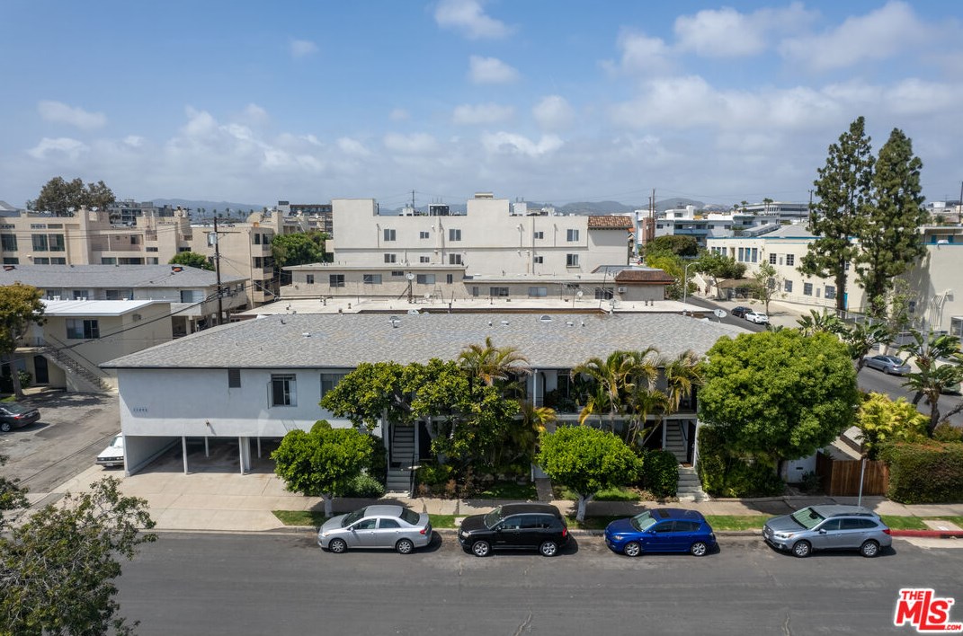 11953 Rochester Ave, Los Angeles, CA 90025-2134