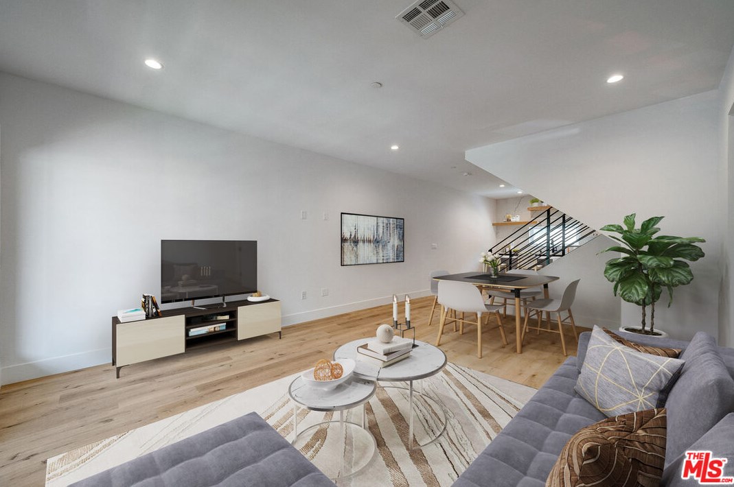 6201 La Mirada Ave #5, Los Angeles, CA 90038
