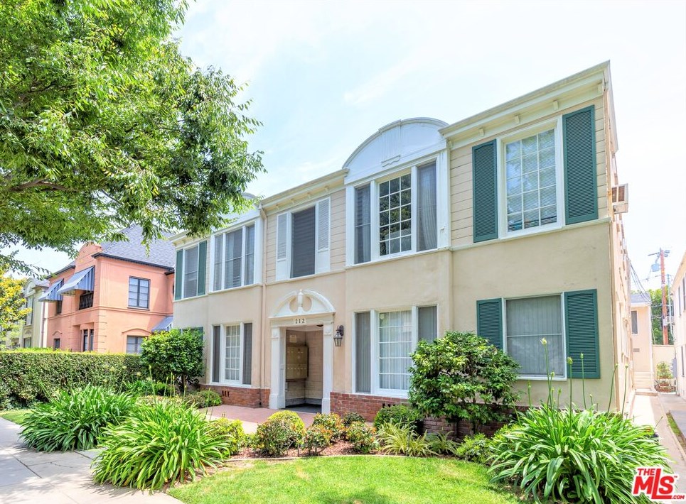 212 Reeves Dr, Beverly Hills, CA 90212-4032