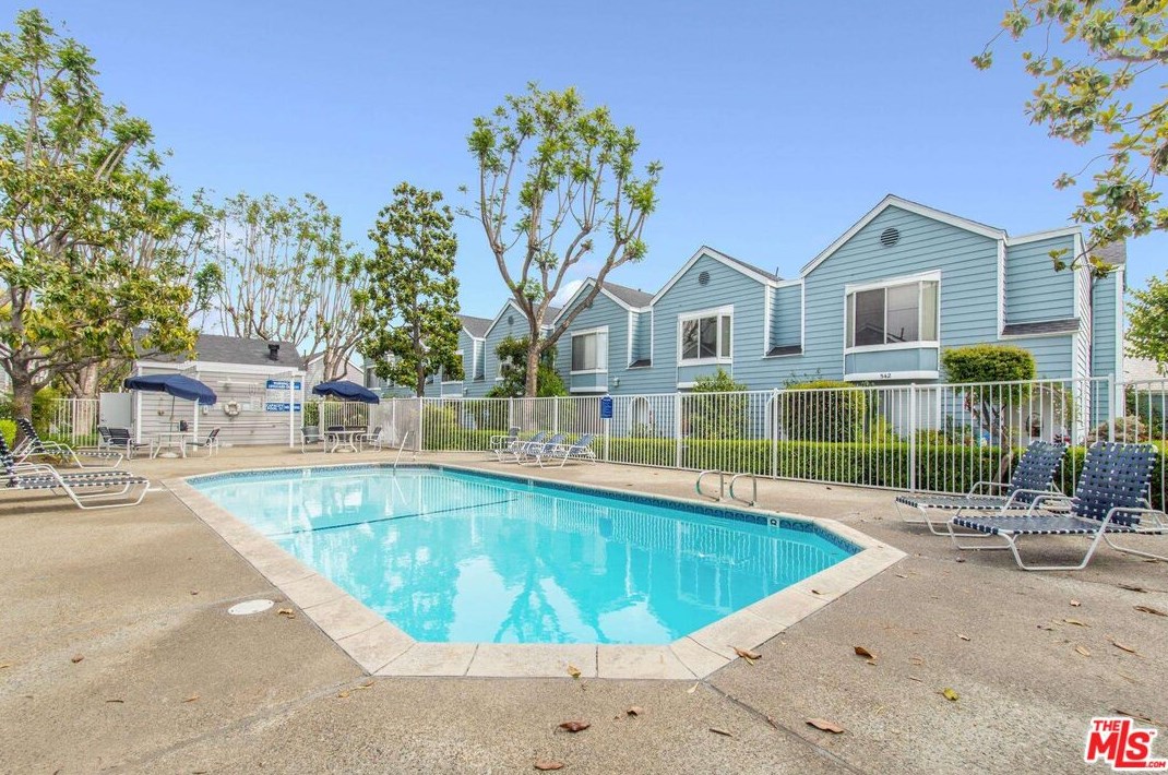 589 Garfield Ave, Pasadena CA  91101-1005 exterior