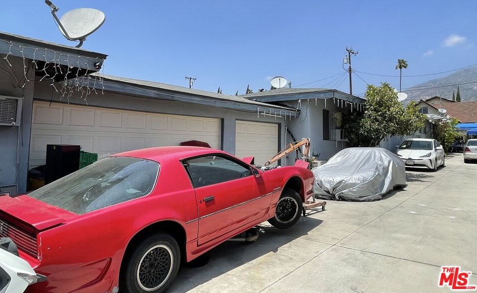 1731 Atchison St, Pasadena, CA 91104-1504