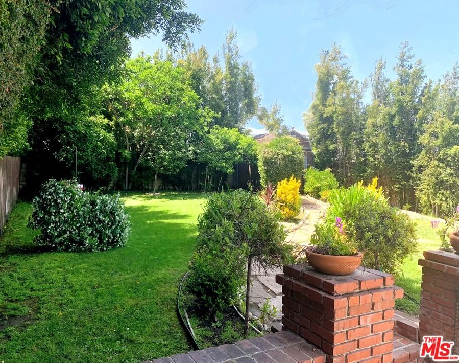 641 Fuller Ave, Los Angeles, CA 90036-1938