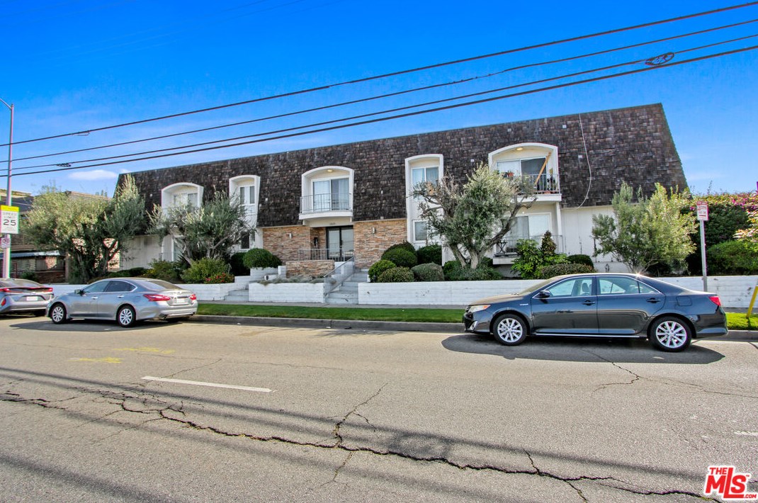 2884 Sawtelle Blvd, Los Angeles CA  90064-3753 exterior