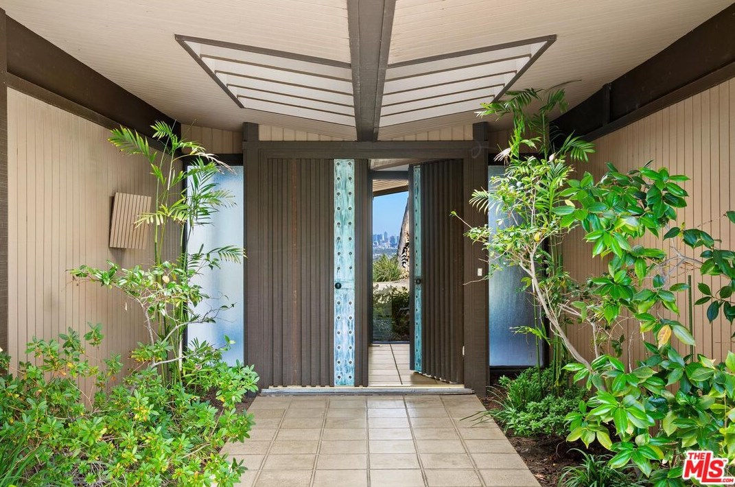 1360 Laurel Way, Beverly Hills, CA 90210-2245