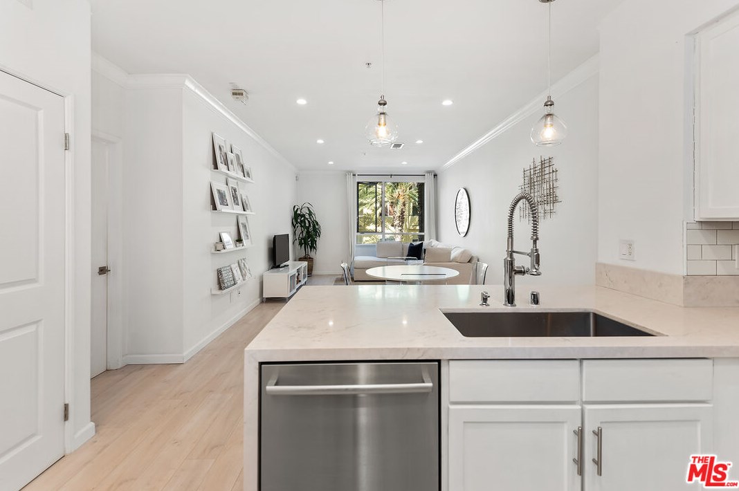 6400 Crescent Park, Los Angeles, CA 90094-2338