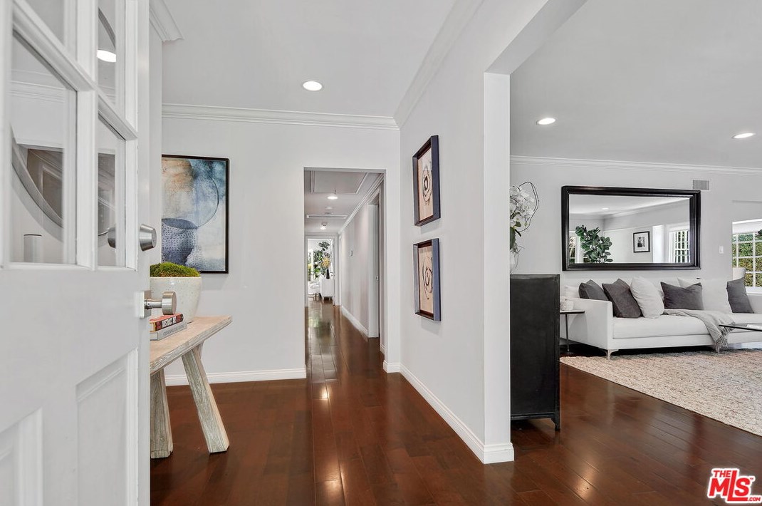 11348 Thurston Cir, Los Angeles, CA 90049-2424