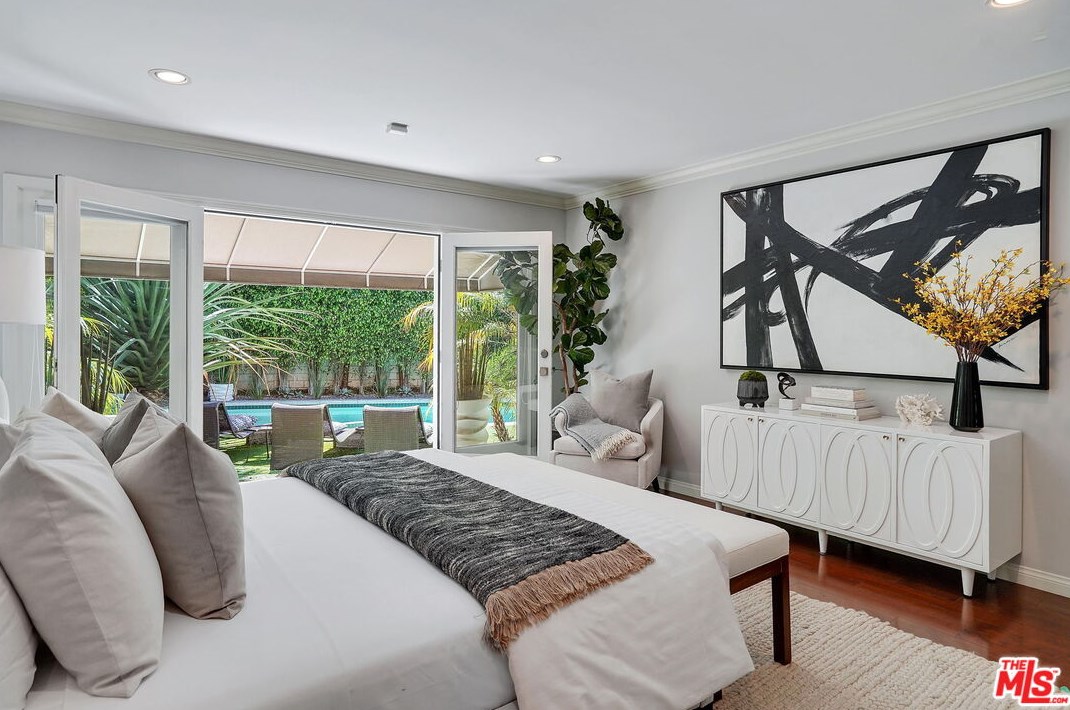 11348 Thurston Cir, Los Angeles CA  90049-2424 exterior