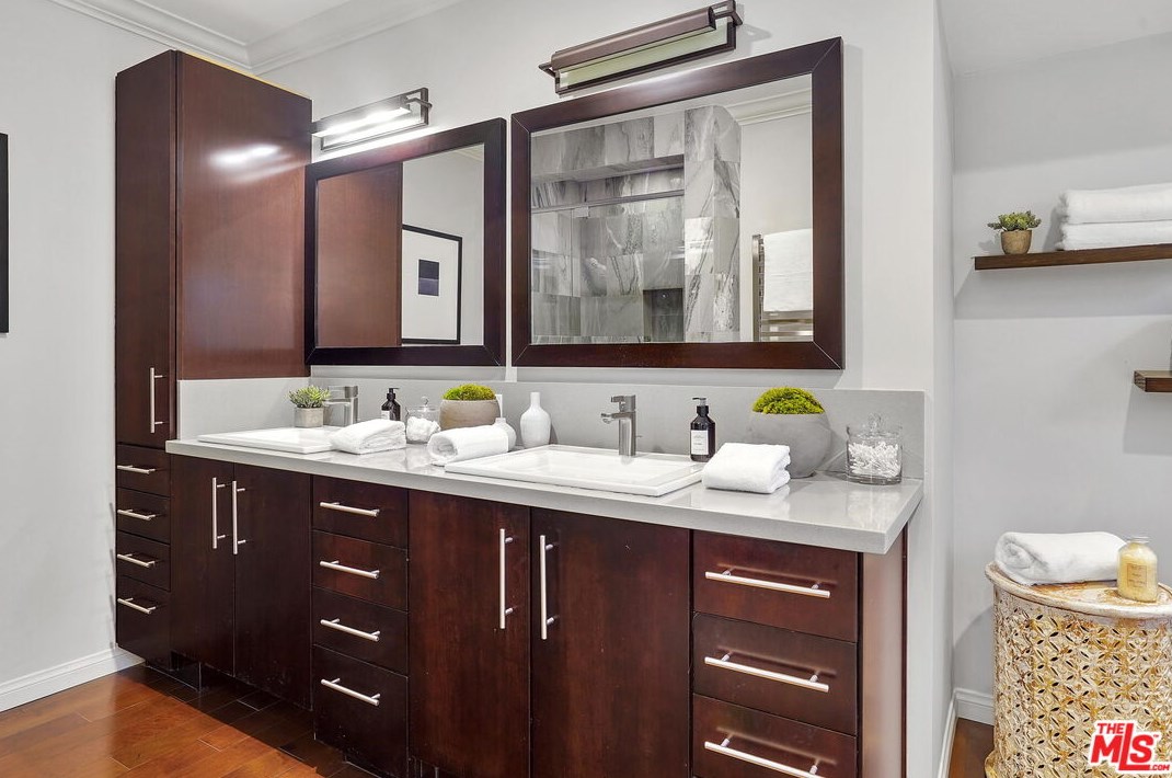 11348 Thurston Cir, Los Angeles CA  90049-2424 exterior