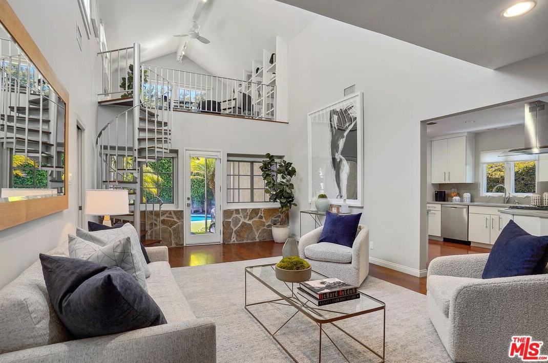 11348 Thurston Cir, Los Angeles CA  90049-2424 exterior