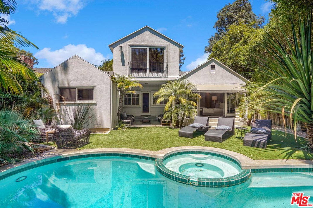 11348 Thurston Cir, Los Angeles CA  90049-2424 exterior