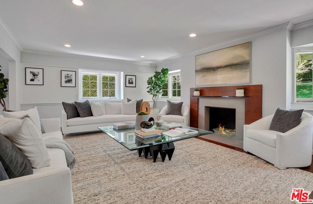 11348 Thurston Cir, Los Angeles CA  90049-2424 exterior