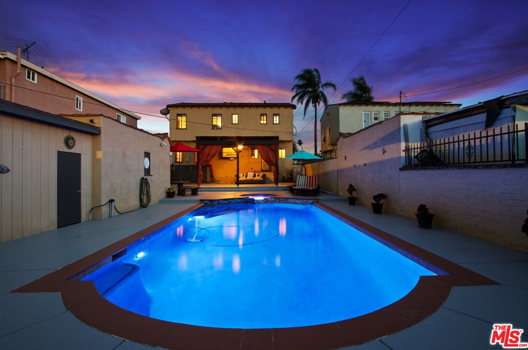 3211 76th St, Los Angeles, CA 90043-5208
