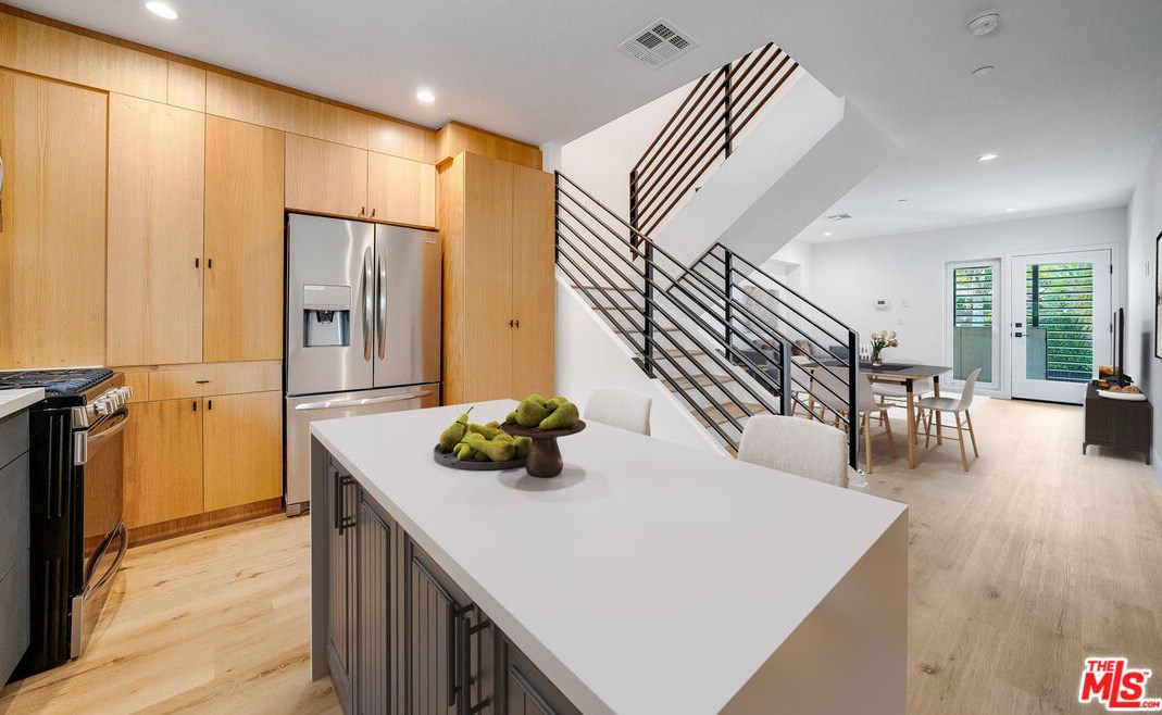 6201 La Mirada Ave #2, Los Angeles, CA 90038