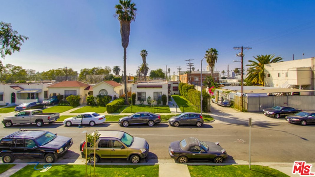 2616 Somerset Dr, Los Angeles CA  90016-3070 exterior