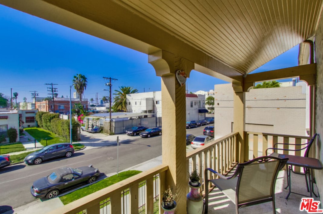 2616 Somerset Dr, Los Angeles CA  90016-3070 exterior