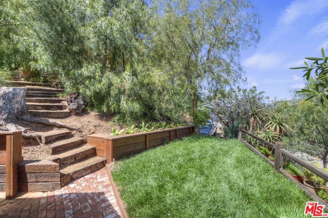 8321 Elusive Dr, Los Angeles CA  90046-7746 exterior