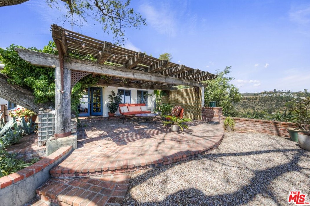 8321 Elusive Dr, Los Angeles, CA 90046-7746