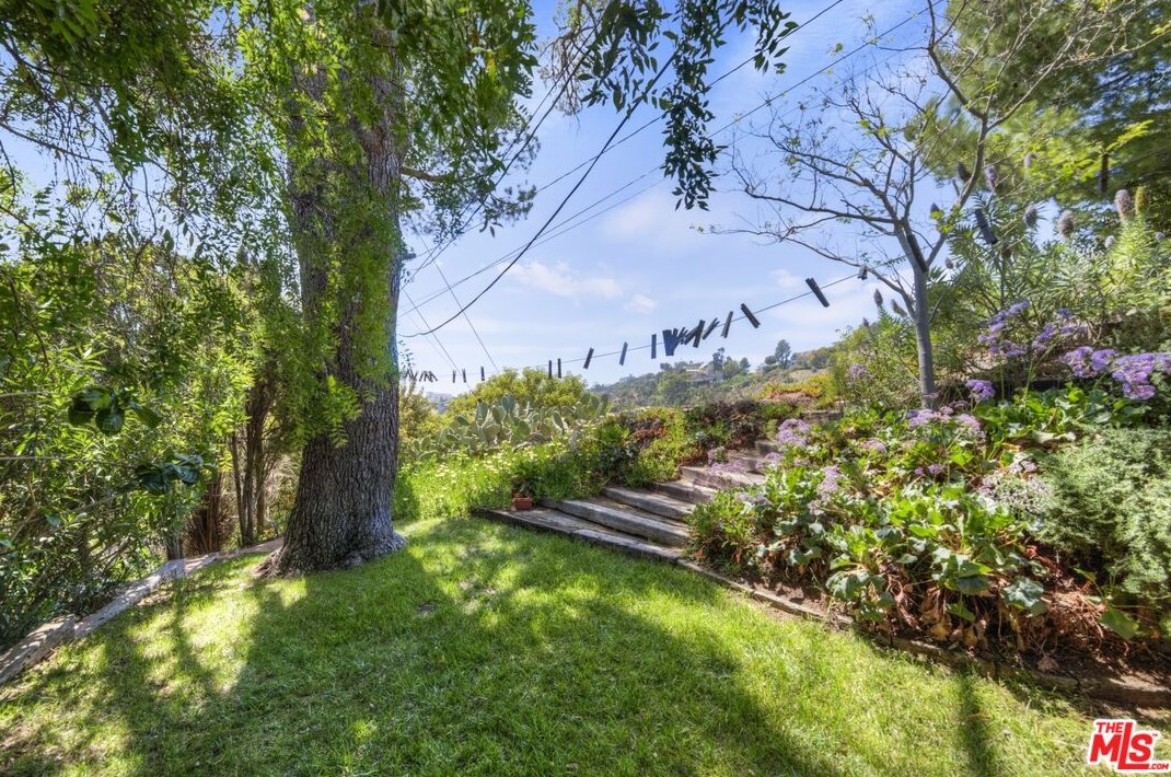 8321 Elusive Dr, Los Angeles CA  90046-7746 exterior