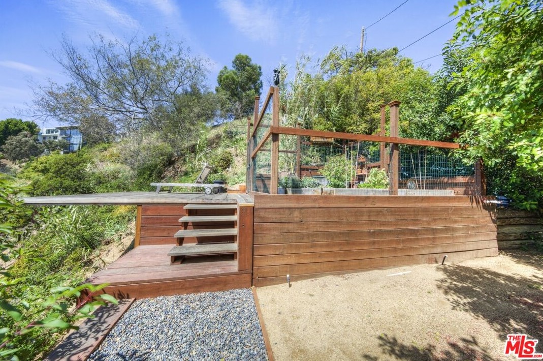 8321 Elusive Dr, Los Angeles CA  90046-7746 exterior