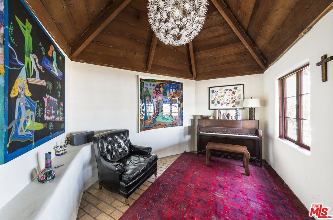 8321 Elusive Dr, Los Angeles CA  90046-7746 exterior