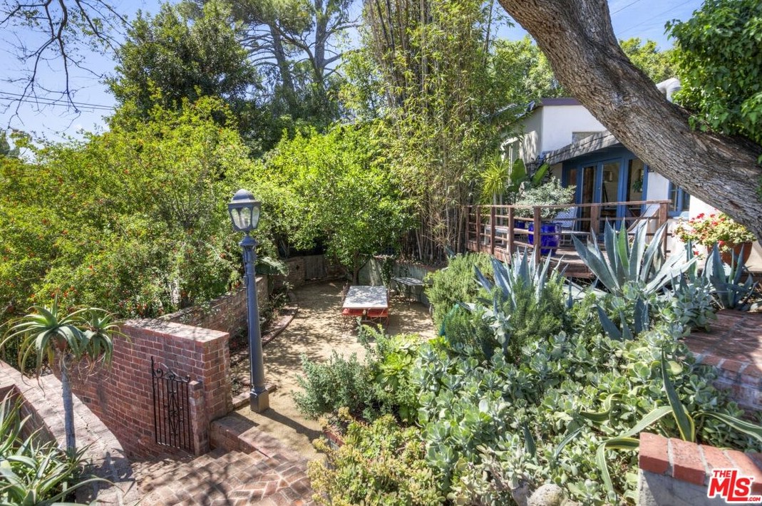 8321 Elusive Dr, Los Angeles CA  90046-7746 exterior