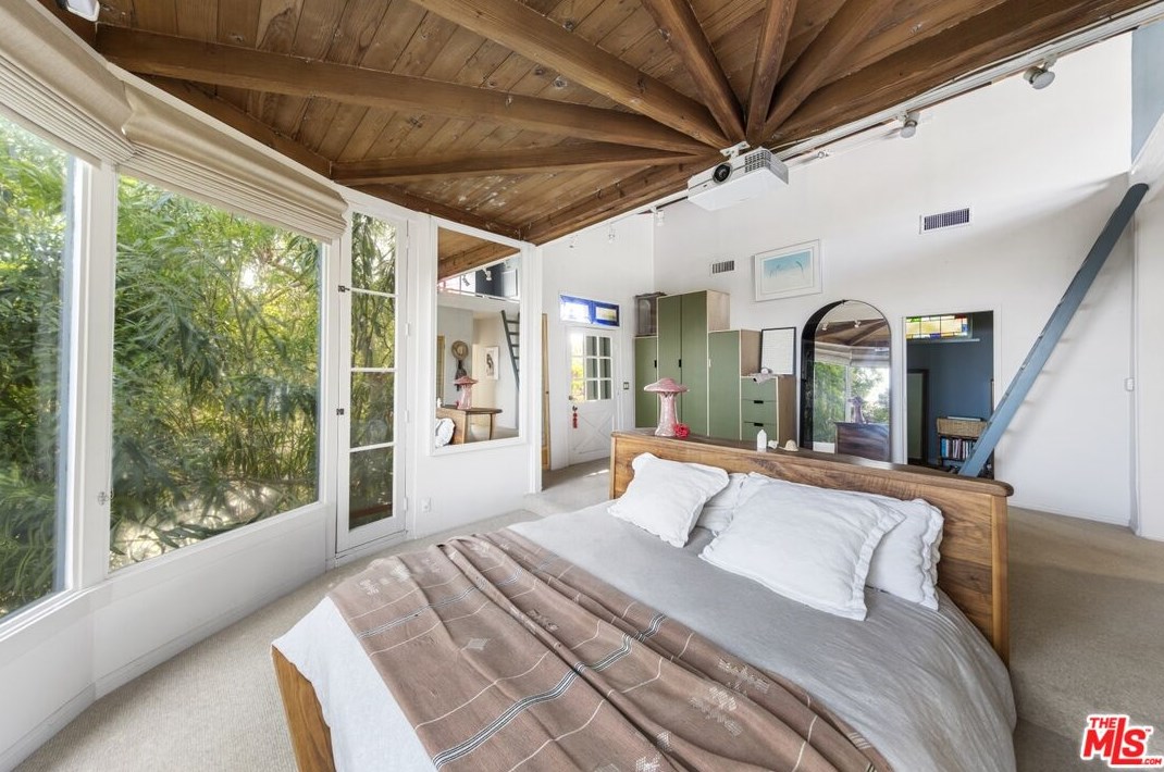 8321 Elusive Dr, Los Angeles CA  90046-7746 exterior