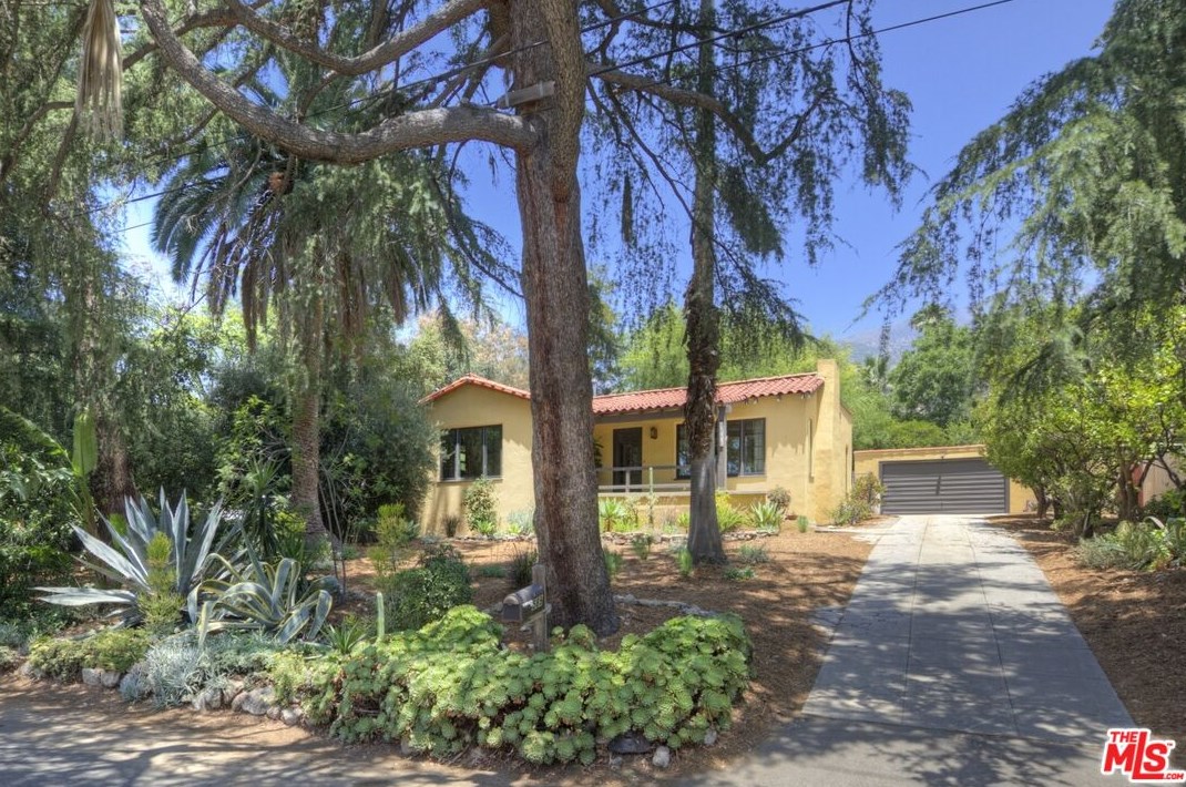 589 Athens St, Altadena, CA 91001-1656