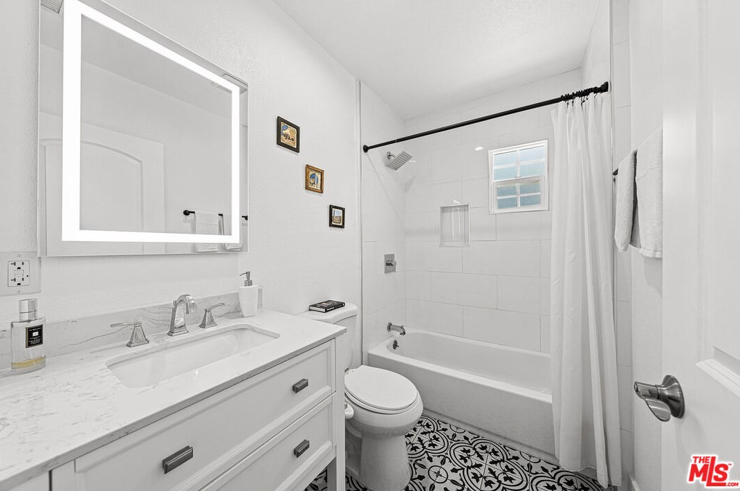 1753 41st Dr, Los Angeles CA  90062-1515 exterior