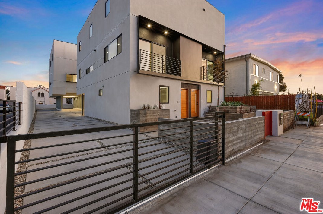3820 Mont Clair St #3820, Los Angeles, CA 90018