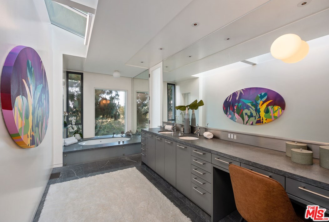 1140 Roberto Ln, Los Angeles CA  90077-2303 exterior