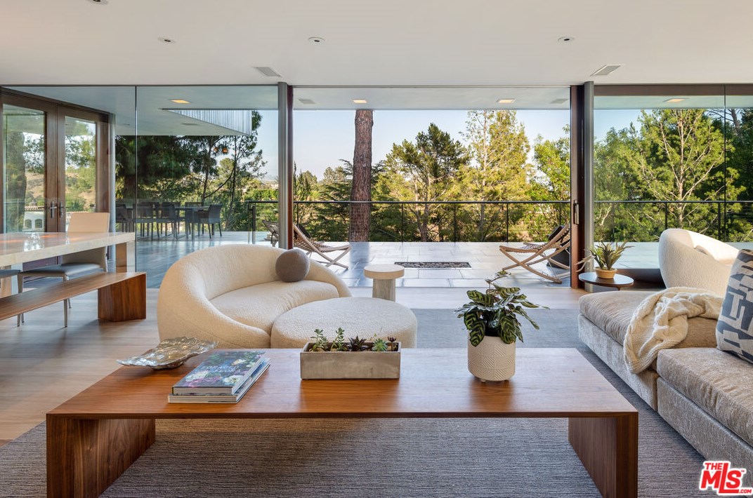 1140 Roberto Ln, Los Angeles CA  90077-2303 exterior