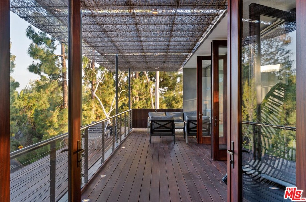 1140 Roberto Ln, Los Angeles CA  90077-2303 exterior