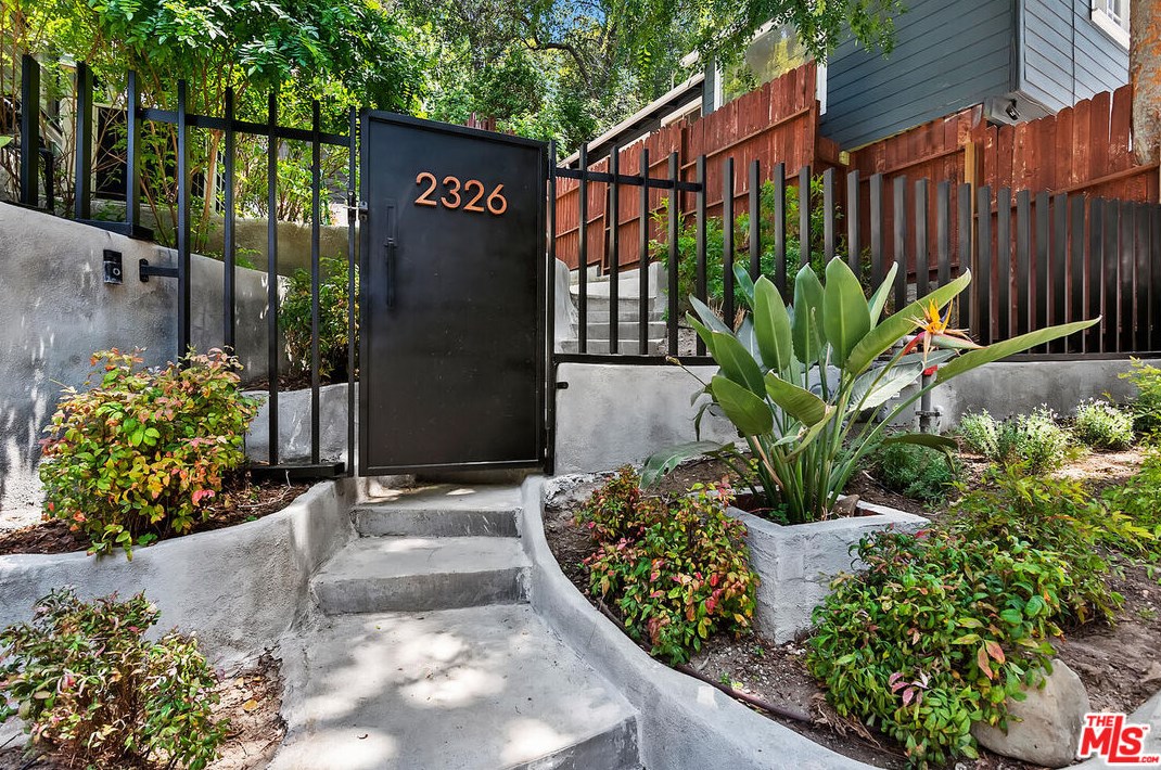 2326 Stanley Hills Dr, Los Angeles, CA 90046-1534