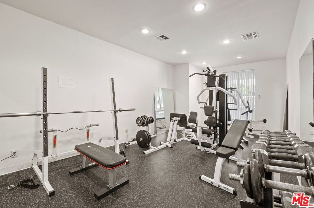 1002 Burnside Ave, Los Angeles CA  90019-6700 exterior