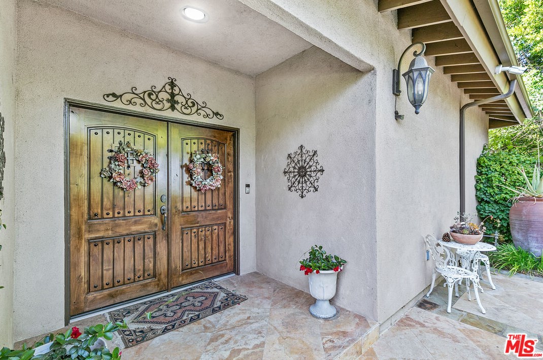 935 Huntington Dr, Pasadena, CA 91108
