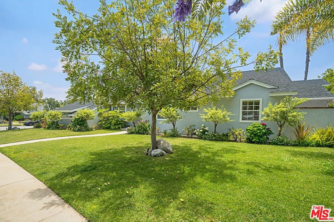 1483 Allenford Ave, Los Angeles CA  90049-3644 exterior
