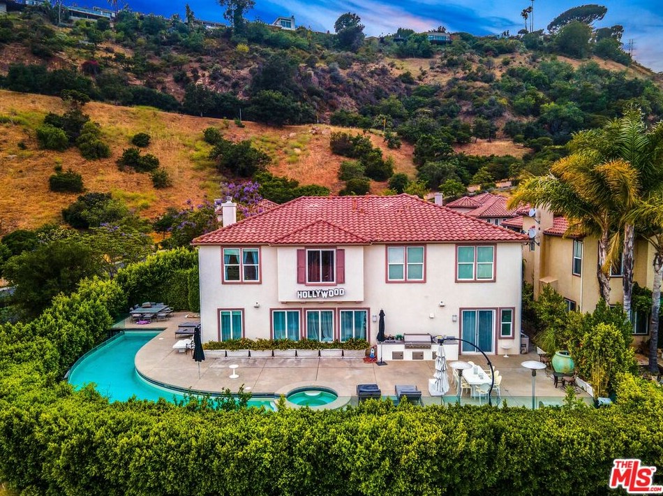 2752 Stone View Ct, Los Angeles, CA 90068-3090