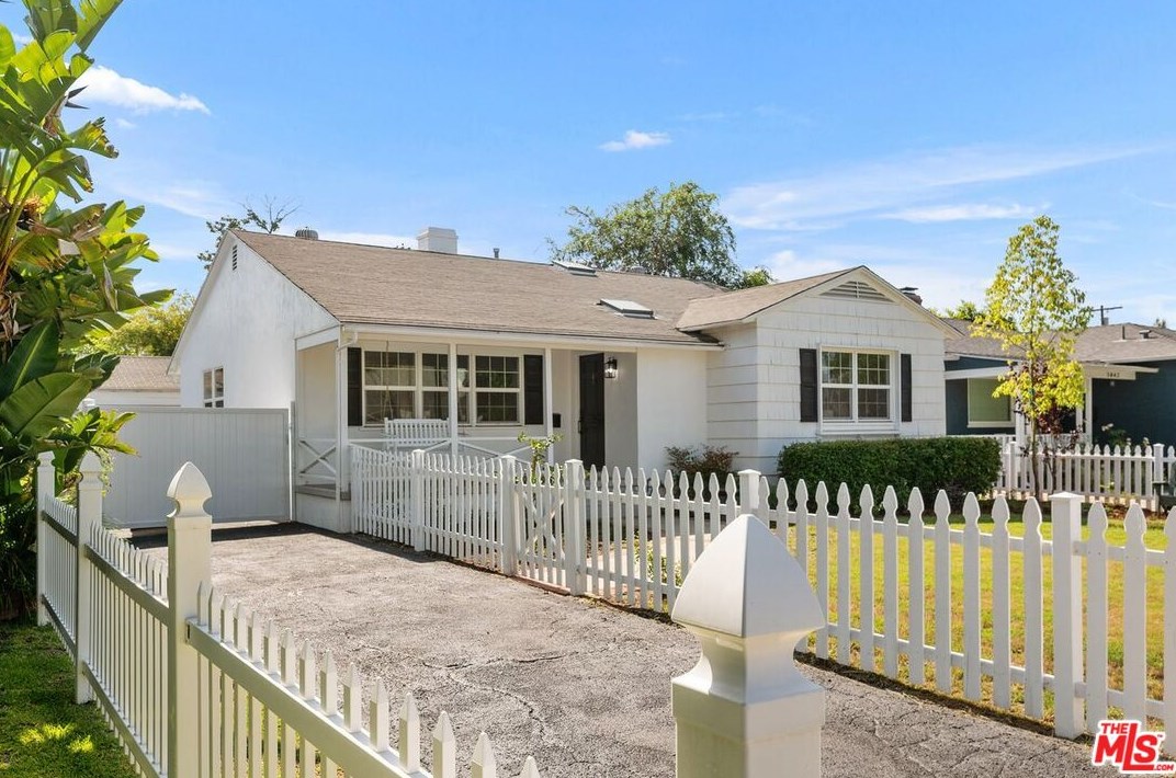 5846 Burnet Ave, Van Nuys, CA 91411