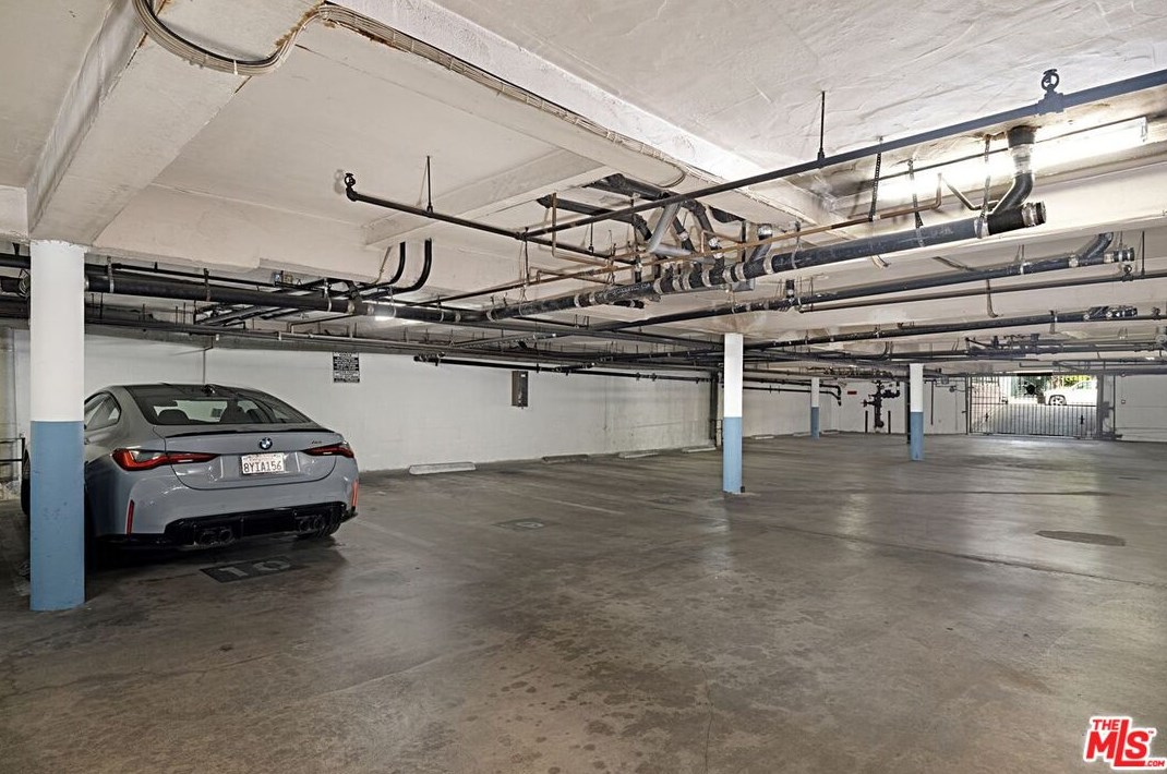425 Kenmore Ave, Los Angeles CA  90004-3336 exterior