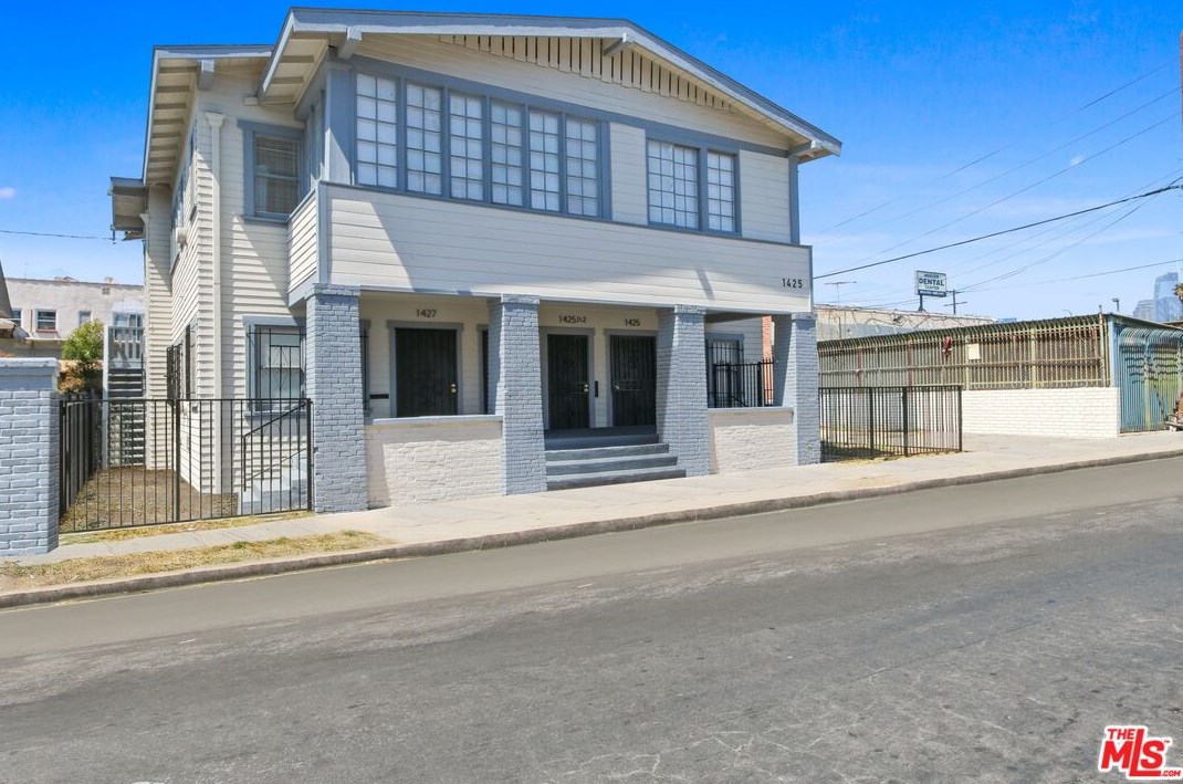 1425 18th St, Los Angeles, CA 90006-4856