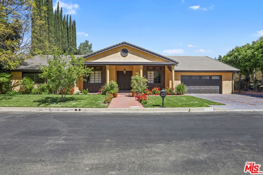 3358 Red Rose Dr, Van Nuys, CA 91436