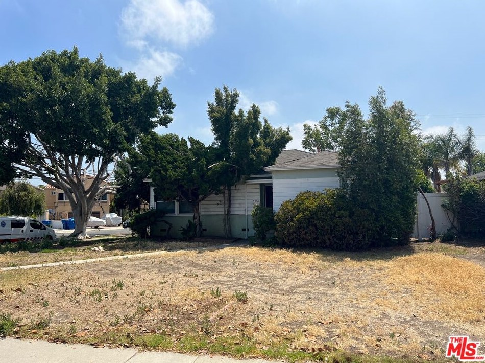 8300 Reading Ave, Los Angeles, CA 90045-4326