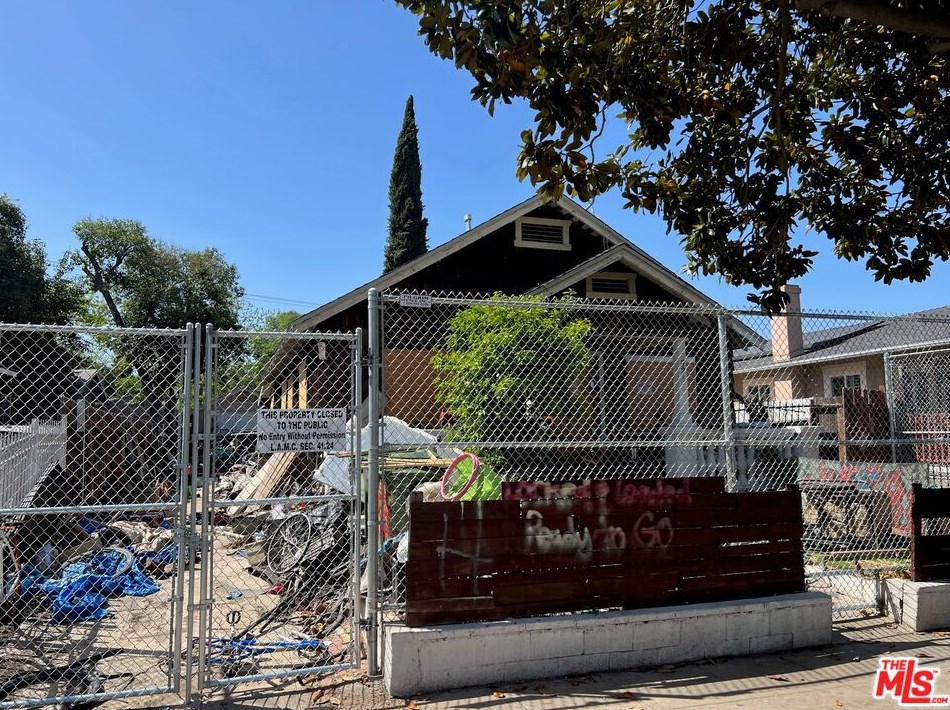 5236 Buchanan St, Los Angeles, CA 90042-2352