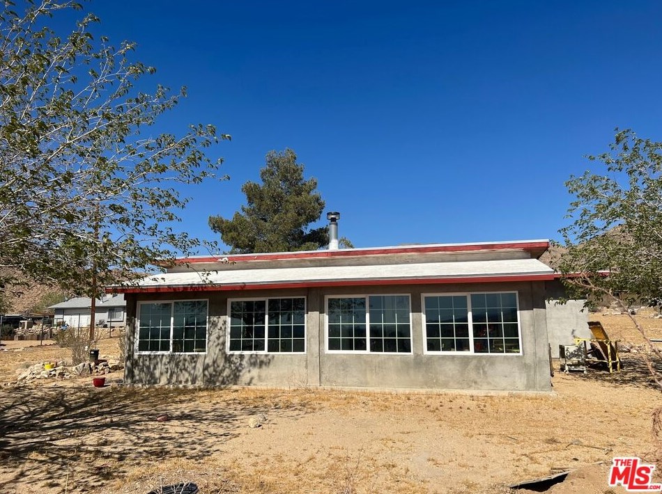 15069 Burns Dr, Apple Valley, CA 92307-3893